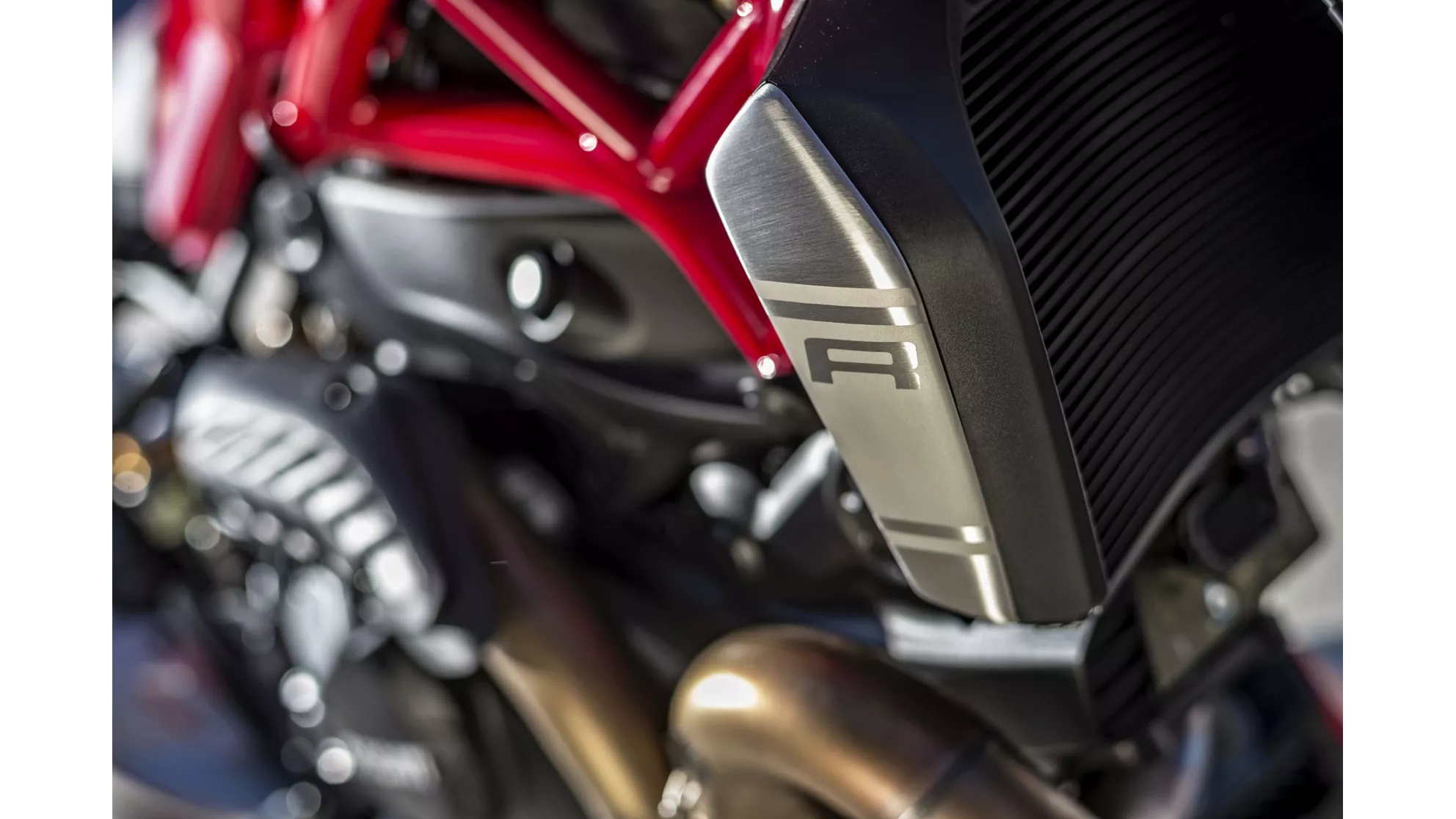 Ducati Monster 1200 R - Resim 12